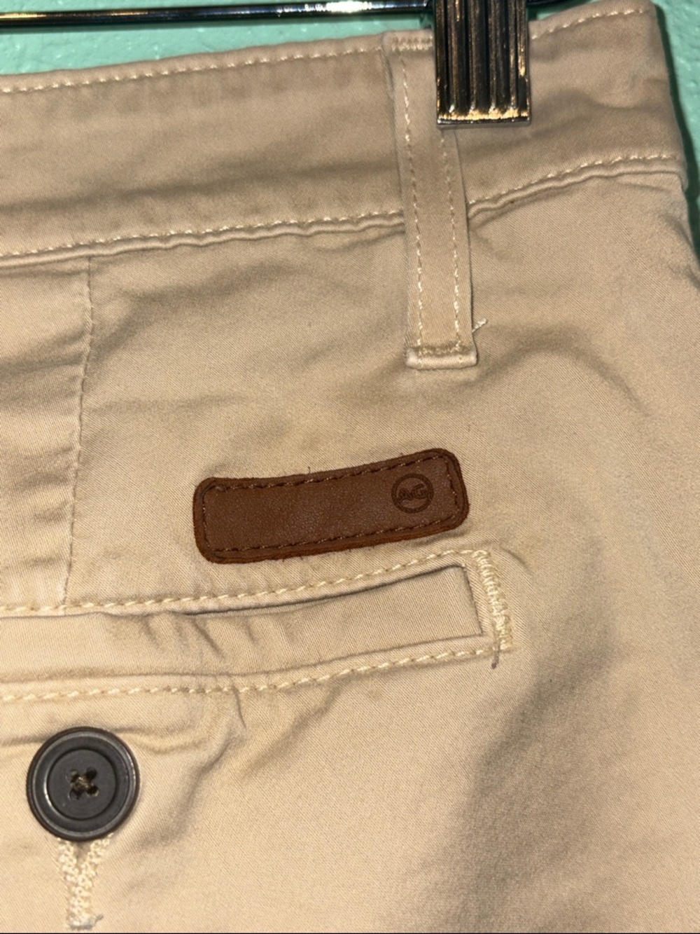 AG Adriano Goldschmied Men's Khaki Flat Front Shorts.  30R waist. - Picture 4 of 5